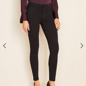 Black Ann Taylor 5-pocket ponte skinnies